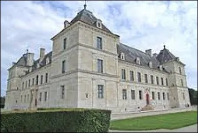 Nous commençons cette balade au château d'Ancy-le-Franc. Nous sommes en Bourgogne-Franche-Comté, dans le département ...