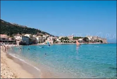 Aujourd'hui, nous commençons notre balade sur l'Ile de Beauté, à Algajola. Station balnéaire de l'arrondissement de Calvi, elle se situe dans le département ...