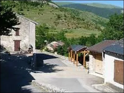 Nous commençons aujourd'hui notre promenade quotidienne à Bestiac. Petit village Ariégeois de 19 habitants, il se situe en région ...