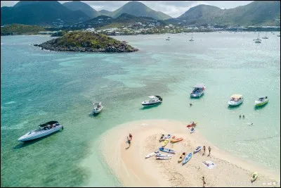 Quelle(s) île(s) ne se situe(nt) pas dans les Caraïbes ?