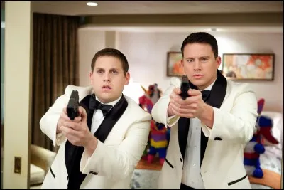 Dans quel film Channing Tatum incarne un policier infiltré dans une école secondaire avec son partenaire Jonah Hill ?