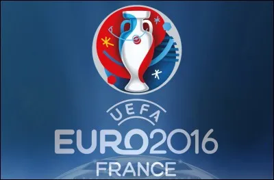 Quel joueur a offert le trophée de l'Euro 2016 au Portugal ?