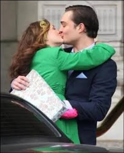 A quel épisode et quelle saison Chuck Bass offre-t-il des cadeaux à Blair Waldorf et lui dit "je t'aime" ?