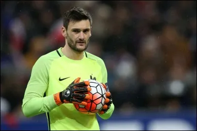 Dans quel club a été transféré Hugo Lloris après Lyon ?