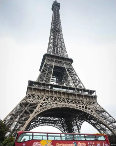 Dans quelle ville de France voit-on la tour Eiffel ?