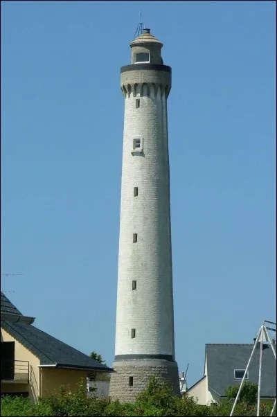 Combien mesure le phare de Trézien ?