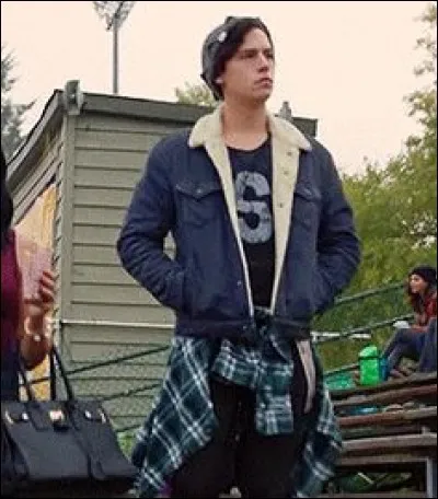 De quel vêtement Jughead ne se sépare-t-il presque jamais ?