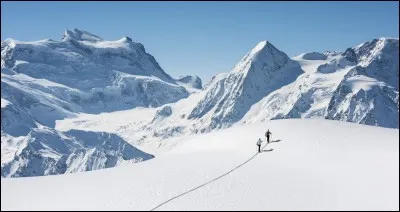 J'aime la montagne avec son manteau blanc.