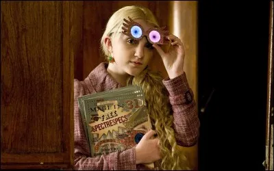 Bonjour, je m'appelle Luna Lovegood , je suis étudiante à Poudlard dans la maison .....