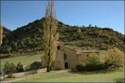 Avec un seul habitant, cette commune de la Drôme est la moins peuplée de France. Pourtant, elle possède deux églises et une chanson l'a rendu célèbre.