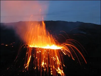 Le Piton de la Fournaise se situe sur l'île de la Réunion.