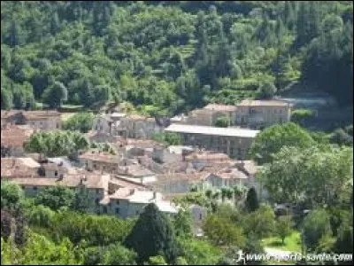 Nous commençons cette balade dans les Cévennes, à Aulas. Village Gardois, il se situe en région ...