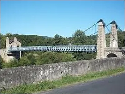 Nous commençons notre balade en Auvergne-Rhône-Alpes au pied du pont suspendu de Margeaix, dont une partie se situe sur le territoire de Beaulieu. Commune de l'arrondissement du Puy-en-Velay, elle se situe dans le département ...