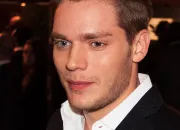 Quiz Dominic Sherwood