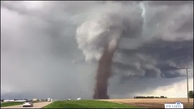 Quelle est la définition d'une tornade ?