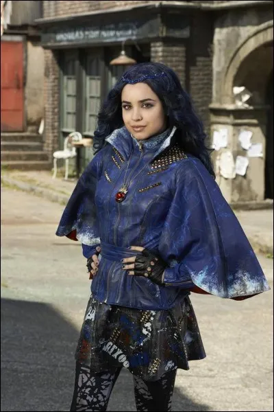 Quel est le nom de naissance de Sofia Carson ?