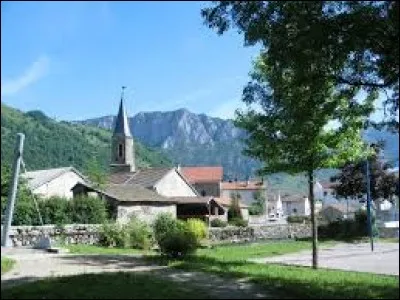 Village d'Occitanie, à la frontière avec la Principauté d'Andorre, Aston se situe dans le département ...