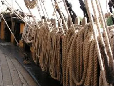 Les matelots du trois-mât écartaient les cordages de façon incessante pour manuvré dans la baie de Seine.