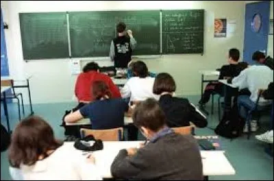 Dans quelle école, les élèves peuvent-ils travailler pendant huit heures par jour ?