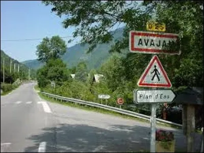 Notre balade commence en Occitanie, à l'entrée d'Avajan. Petit village de 66 habitants, dans la vallée d'Aure et dans l'arrondissement de Bagnères-de-Bigorre, il se situe dans le département ...