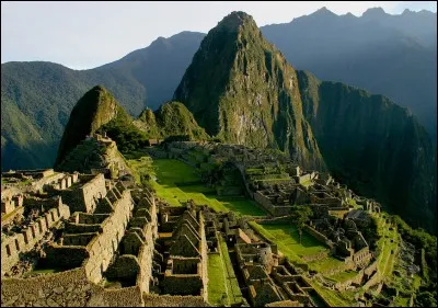 C'est à une altitude d'environ 3400 mètres que je fus bâtie, je suis le symbole légendaire de ce pays !