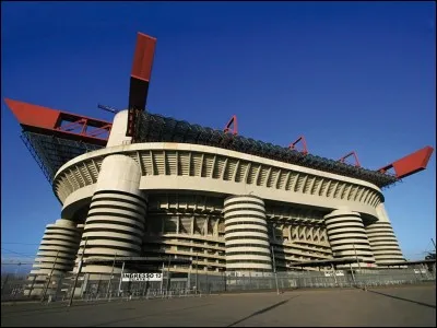 Comment appelle-t-on le stade du Milan AC ?