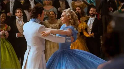 Quelle princesse Disney perd sa chaussure à minuit, en quittant le bal du prince Henry ?