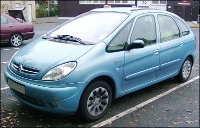 Le Xsara Picasso est une vieille voiture qui n'est plus commercialisée depuis longtemps mais qui subsiste car on en voit encore beaucoup aujourd'hui. 
Mais quand s'est-elle arrêtée ?