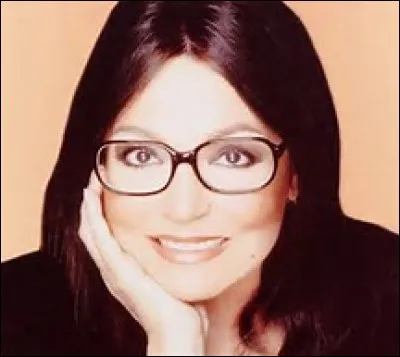 Sur quelle île Nana Mouskouri est-elle née ?