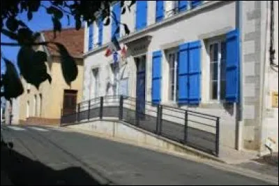 Notre promenade commence en Meurthe-et-Moselle, à Beuvezin. Village à flanc de coteau, il se situe en région ...