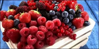 En botanique, une baie est un type de fruit charnu, en général :