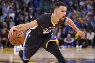 Dans quelle équipe joue Stephen Curry ?