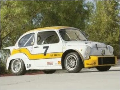 Abarth est un préparateur italien qui survitamine les petites autos de son pays. Quel modèle est la base pour cette réalisation ?