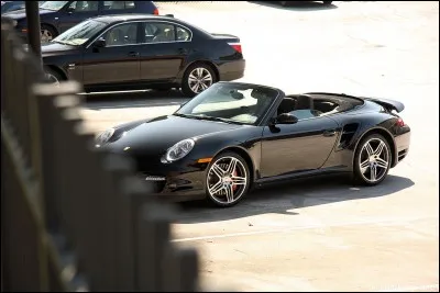 Cette Porsche 911 cabriolet est une...