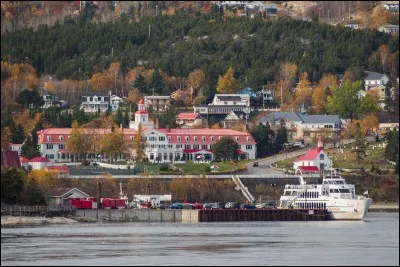 La ville de Tadoussac est, entre autres, prisée pour l'observation de ....