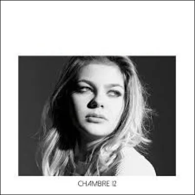 Quelle chanteuse a sorti un album intitulé "Chambre 12" en 2015 ?