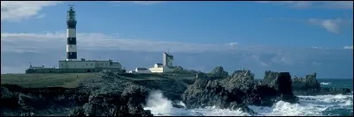 Dans quelle mer se trouve l'île d'Ouessant ?