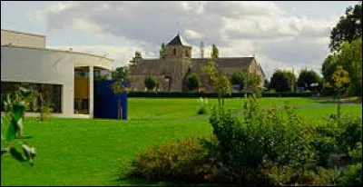 Nous commençons cette balade en Nouvelle-Aquitaine, à Aiffres. Ville de l'ancienne région Poitou-Charentes, elle se situe dans le département ...