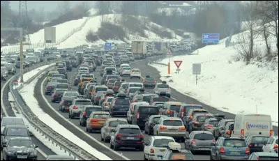 Nous arrivons de Paris, le voyage a été un peu long. Combien avons-nous eu de kilomètres de bouchons entre Chambéry et Grenoble ?