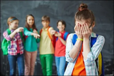 Quelqu'un de ta classe se fait frapper par quelqu'un de ta bande.