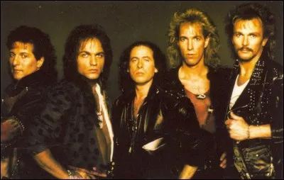 Quel est ce groupe de hard rock d'Hanovre qui a eu une grande carrière internationale. Il a sorti une série de tubes dont les fameuses ballades "Wind of change" et "Still loving you" ?