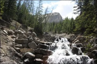 Que fallait-il faire à la cascade du Chadoulin dans les Alpes-de-Haute-Provence ?