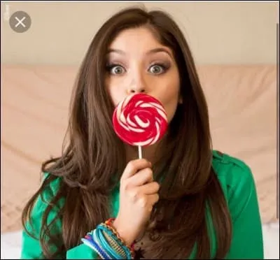 Quelles sont les couleurs préférées de Karol Sevilla ?