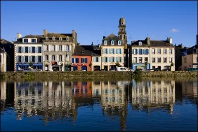 Dans quel département se trouve la ville de Landerneau ?