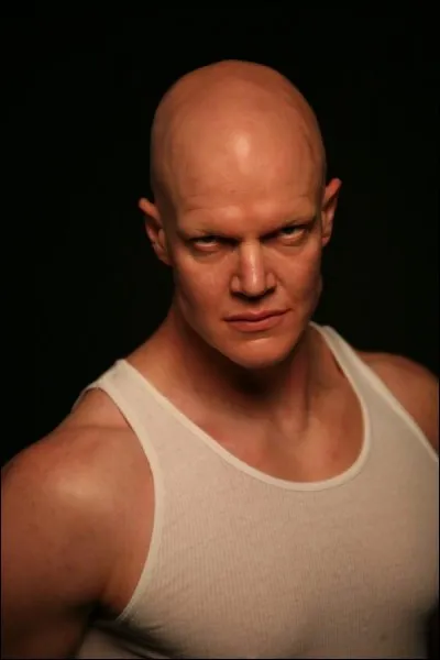 Quel rôle interprète Derek Mears ?