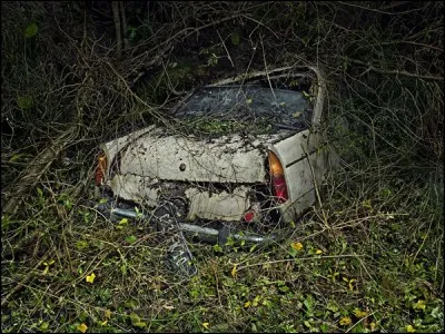 Quelle est cette voiture des années 60 ?