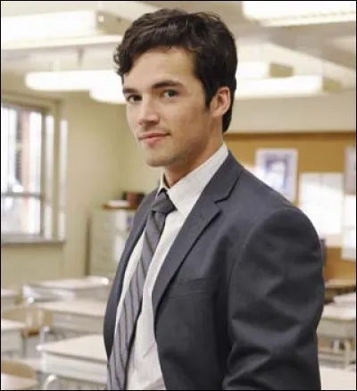 Laquelle des filles est sortie avec Ezra Fitz ?