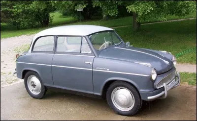 Comme son nom ne l'indique pas, la Lloyd « P600 » est une voiture... (Complétez !)