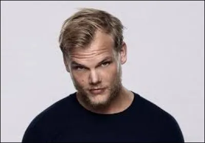 En 2013, Avicii sortait ''Hey Brother''. Quelle est la nationalité de ce disc jockey ?