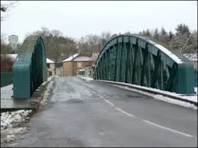 Notre balade dominicale commence sur ce pont enjambant la Marne, à Ablancourt. Nous sommes dans le Grand-Est, dans le département ...